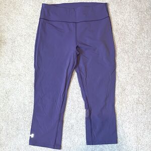 Under Armour size medium women's purple capri